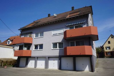 Helle, geräumige 3,5 Zimmer-Eigentumswohnung mit Balkon, Garage und 2 Pkw-Stellplätzen