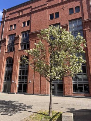 Stilvolle, gepflegte 2-Zimmer-Loft-Wohnung mit Balkon und EBK in Berlin Spandau