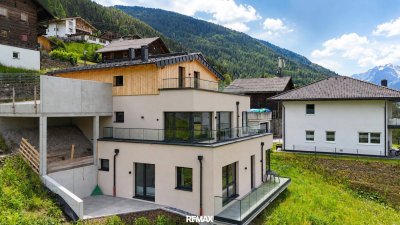 Luxuriöses 2-Zimmer-Apartment mit Privatparkplatz und unvergleichlichem Ausblick in See (Top 3)