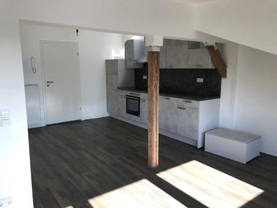 Dachgeschoss 3-Raum-Wohnung in Rostock/ KTV