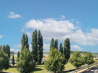 Exklusive Maisonettewohnung mit großer Dachterrasse und Rheinblick – Nachmieter zum 01.09. gesucht