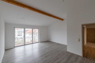 3 Raum Dachgeschoßwohnung mit Einbauküche