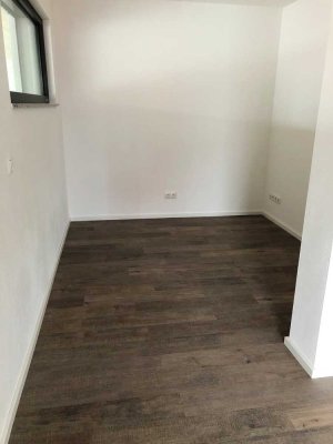 Erstbezug nach Sanierung: exklusive 1-Zimmer-EG-Wohnung mit Einbauküche und Terrasse