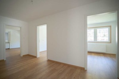 Erstbezug nach Sanierung : Freundliche 4-Raum-Wohnung mit Balkon in Ediger-Eller