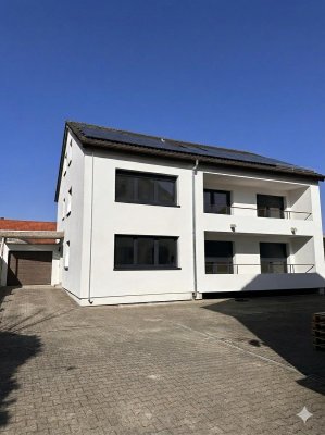 Erstbezug in Markgröningen Unterriexingen: Moderne 3-Zi.-DG-Wohnung (80 m²) inkl. EBK + Fußbodenheizung
