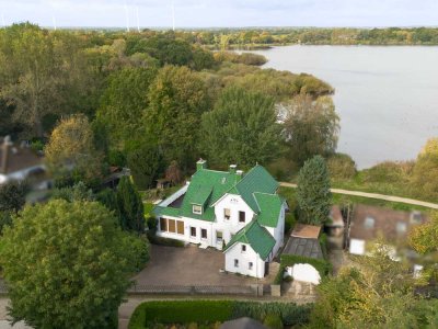 Repräsentative Altbauvilla in 1. Reihe am Einfelder See mit zusätzlichem Baugrundstück