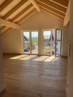 Neue Dachgeschoss Wohnung, Erstbezug, Allgäu, bei 87616 Marktoberdorf mit eigenem Garten