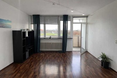 Bezugsfreie 2-Zimmer-Wohnung im 6. OG mit zwei großzügigen Südbalkonen in Erlangen-Alterlangen.