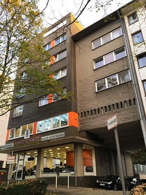 2 Zimmer ganz oben im Dachgeschoss mit Aufzug