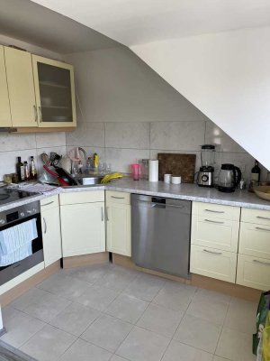 Stilvolle, sanierte 3-Zimmer-Wohnung mit Einbauküche in Neu-Isenburg