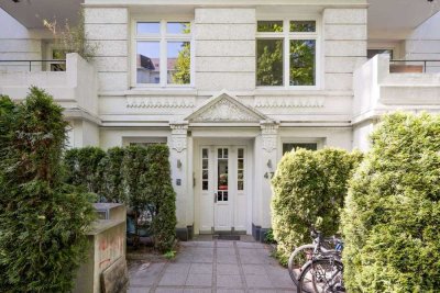 Charmante Altbauwohnung mit Balkon und Potential im Herzen von Eimsbüttel