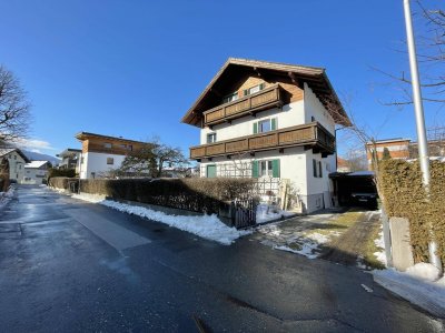 Renovierte 3-Zimmer-Dachgeschosswohnung mit Außenstellplatz