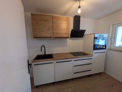 Erstbezug nach Sanierung mit Balkon und EBK: Exklusive 2-Raum-Wohnung in Murrhardt