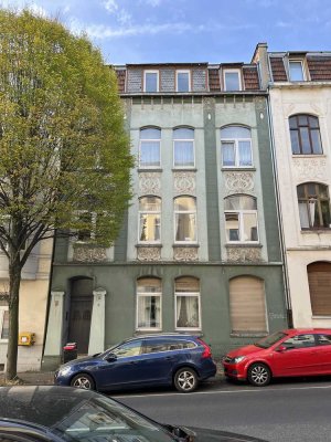 Zwei Zimmer Wohnung mit Wohnküche mit Altbauflair und Südbalkon in Aachen, Westpark / Uni-Nähe