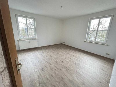 Lichtdurchflutete 3 Zimmer Wohnung mit Dusche und Balkon!