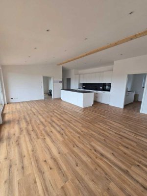 Exklusive 4,5 Zimmer-Wohnung (Erstbezug) mit Einbauküche in Lauben (Heising) ca.120 qm