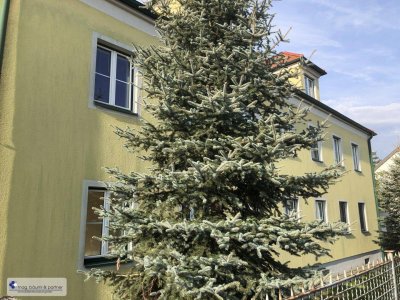 3 geräumige Zimmer, Küche mit Essplatz, Gartennutzung und PKW Stellplatz