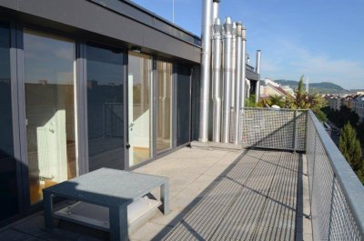 DACHGESCHOSS, FERNLICK, 95 m2 Neubau mit 22 m2 Freifläche, Wohnküche, 1 Zimmer, Wannenbad, Parketten, Innstraße