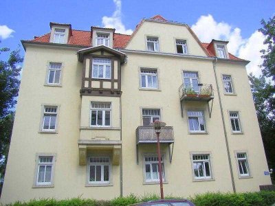 Gemütliche 2-Zimmer-Mansardenwohnung mit Laminatboden, separater Küche & Badewanne