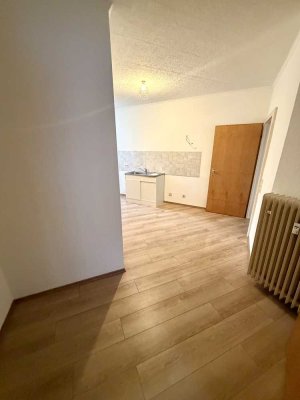 Frisch renoviert und Modernisiert: 2-Zimmer-Wohnung in Solingen - Zentral