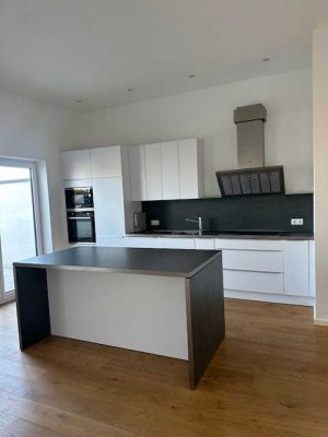 Helle, großzügig geschnittene DG-Wohnung