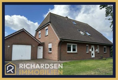 Kapitalanlage: Solides Haus mit zwei Mietwohnungen in ruhiger Ortsrandlage in Dagebüll