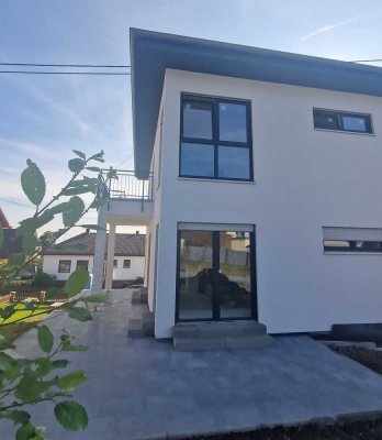Exklusive 3-Raum-Terrassenwohnung mit gehobener Innenausstattung mit Balkon in Schenkelberg