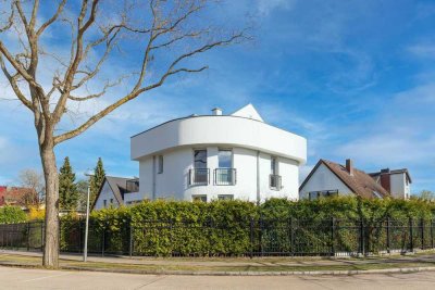 Ein Statement moderner Architektur: Exklusives Eckhaus in ruhiger Sackgassenlage Lichterfelde