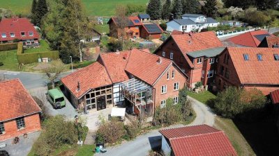 Biowohnhaus mit Bauplatz und Teich
