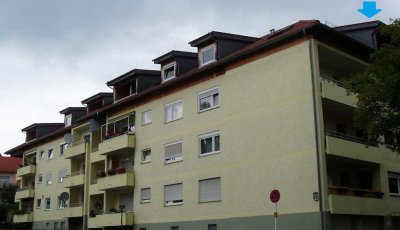 Große 2 Zi. Dachgeschosswohnung mit Loggia in ruhiger Anliegerstraße
