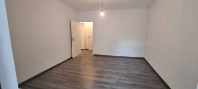 ERSTBEZUG DREI ZIMMER WOHNUNG IN STADTZENTRUM, MIT BALKON