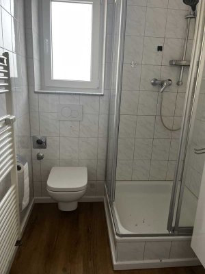 gemütliche 2 Zimmer Dachgeschosswohnung  ab sofort mit großer Küche