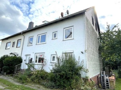 Wolfsburg: Leerstehendes 3-Parteienhaus mit Erweiterungspotential auf großem Grundstück!