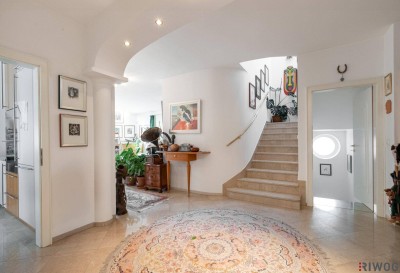RESIDIEREN BEIM ROTEN BERG II GARAGE II SAUNA II NEUE PV-ANLAGE II 6 ZIMMER II 4 BÄDER II 54m² WOHNZIMMER MIT KAMIN II 2 TERRASSEN II BALKON II GARTEN II GROSSER KELLER