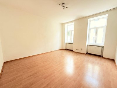 U1 in 5 Minuten erreichbar - Kurzzeitvermietung möglich - Lift im Haus - Zusammenlegung von Wohnungen möglich - Dachgeschoß Ausblick