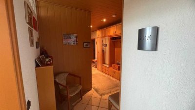 Gepflegte 2,5-Zimmer Wohnung mit Balkon und Wintergarten