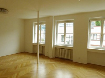 Charmante 4-Zimmer-Altbauwohnung mit Balkon im Herzen des Andräviertels