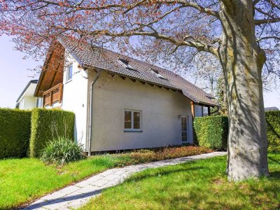 Charmantes EFH mit Südterrasse, Südbalkon & 3 Garagen – Wohnen unter alter Buche
