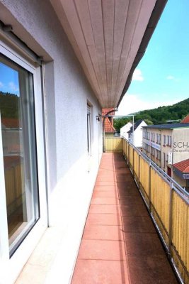 Balkon: helle großzügige 3-Zimmer-Wohnung+Wohnküche+Bad+GästeToilette, keine Schrägen,zentral