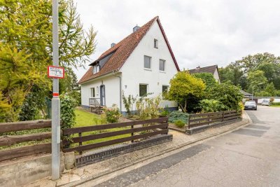 Geräumiges Ein- bis Zweifamilienhaus mit Doppelgarage, **Erbpachtgrundstück mit Kaufoption**