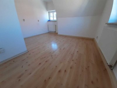2-RAUM-WOHNUNG MIT EINBAUKÜCHE IN MEUSELWITZ DEMNÄCHST ZU VERMIETEN! EBK ENTHALTEN!