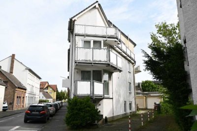 Renovierungsbedürftiges EFH auf 4 Ebenen mit 3 Balkonen * Bj. '95 * ca.141,38 m² Wfl. * Garage