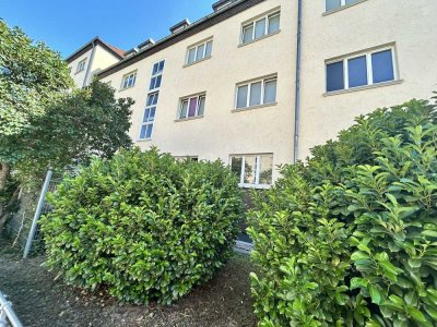 Großzügige helle Altbauwohnung mit Loggia & Gartenblick – ideal für Paare & junge Familien