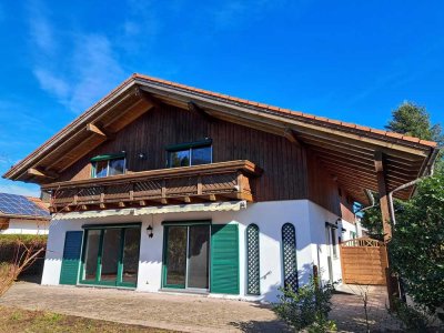 Sonnenlage in Grassau im Chiemgau:

Großzügiges Wohnhaus mit Einliegerwohnung am westlichen Ortsra
