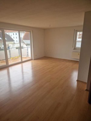 schöne Wohnung im Grünen mit Balkon und EBK