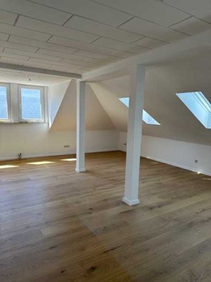 Wunderschöne komplett liebevoll sanierte 3 Zimmer Wohnung in kleiner Wohneinheit