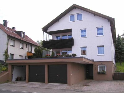 Helle 4-Zimmer-Wohnung mit Balkon, Aufzug und Garage in ruhiger Wohnlage von Freudenstadt