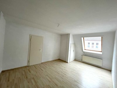Gepflegte 3-Zi.-Wohnung mit neuer Einbauküche