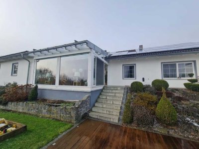 Passau-Rittsteig: Bungalow mit Wintergarten, Außenpool und separatem 1-Zim.-Appartement, traumhafter