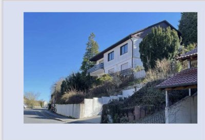 Geräumiges 7-Zimmer Haus mit Garage und 2 Stellplätzen in Gerbrunn